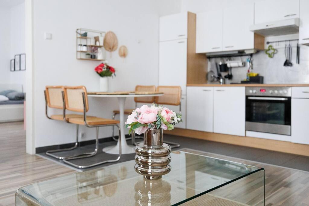Appartamento Stylish Haven-near Brunnenmarkt Vienna